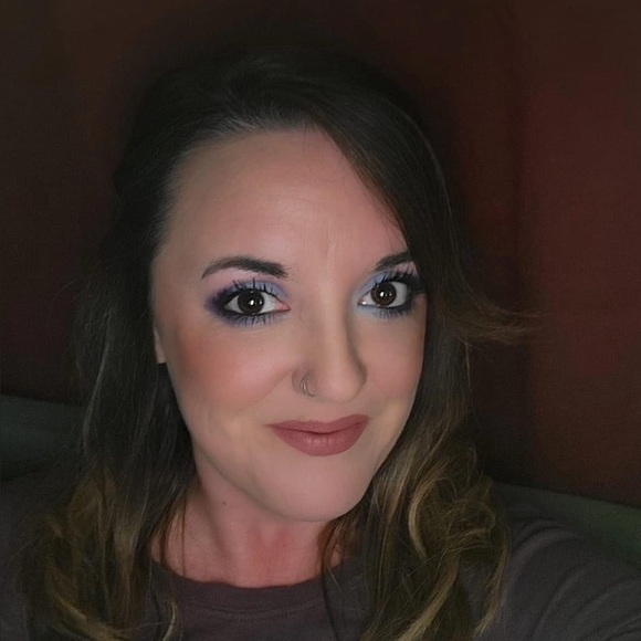 Meet your Posher, Angie - Picture 1 of 1